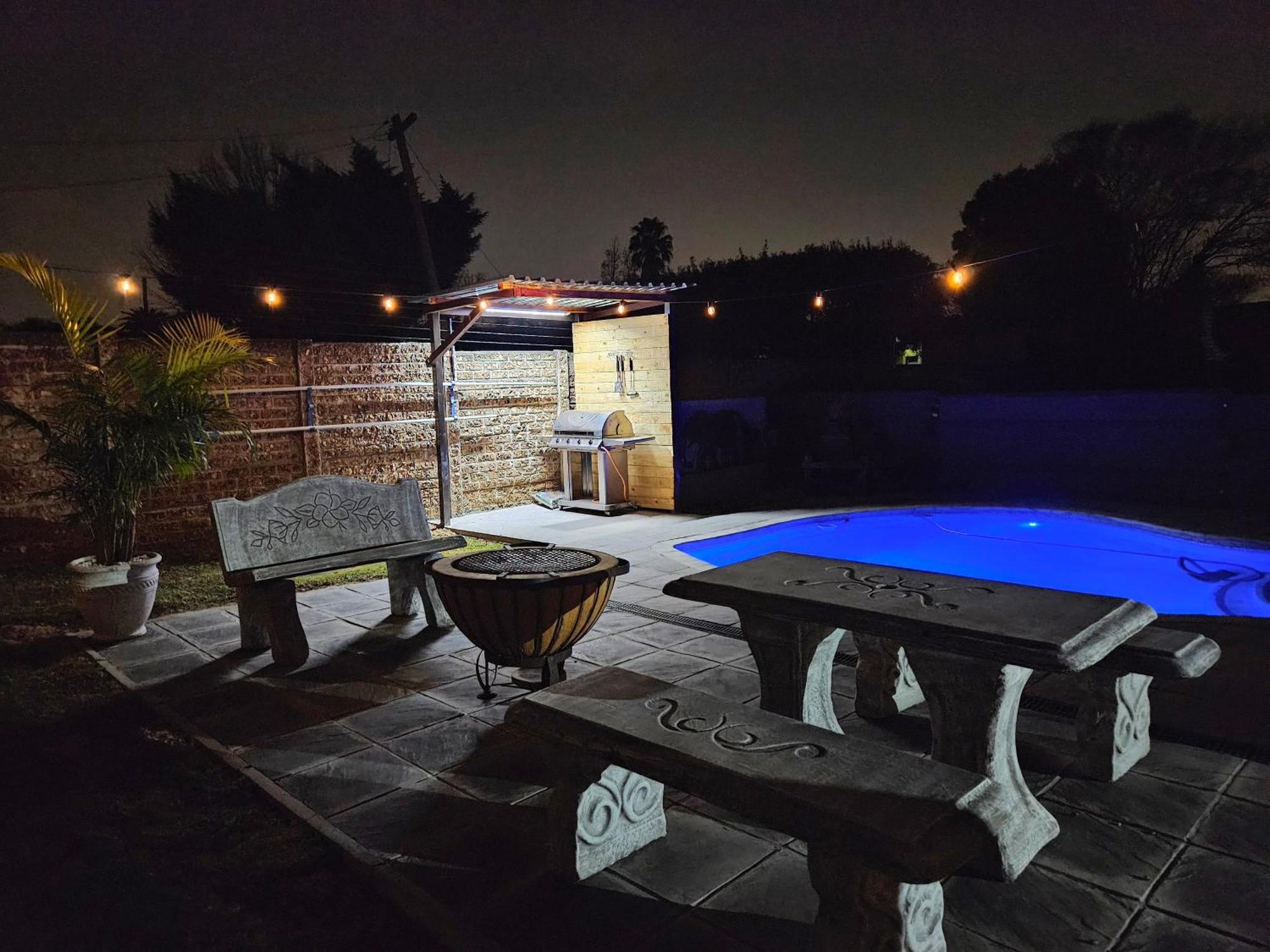 Bosveld In Die Stad 2 Guesthouse Албертън Екстериор снимка