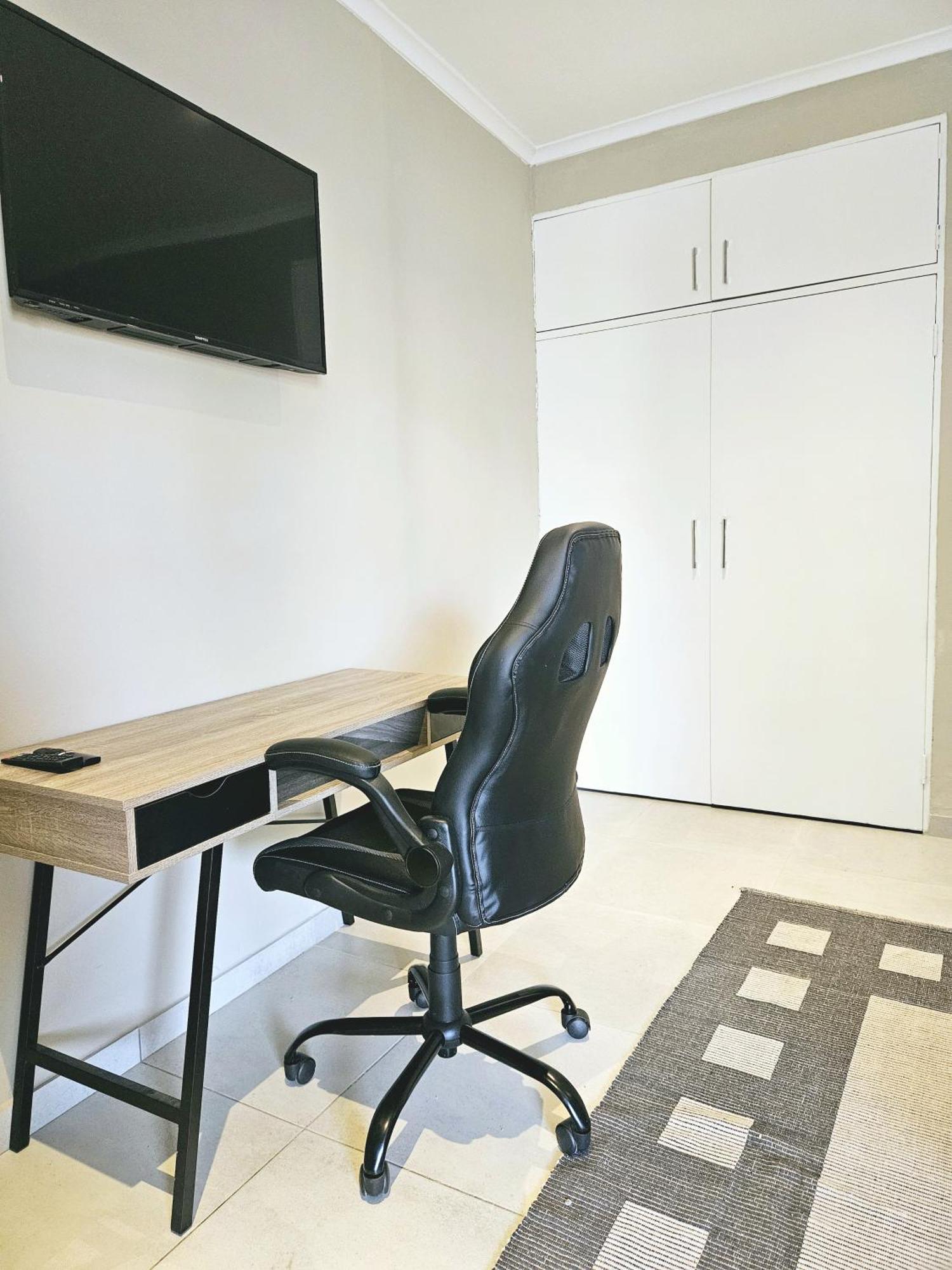 Bosveld In Die Stad 2 Guesthouse Албертън Екстериор снимка