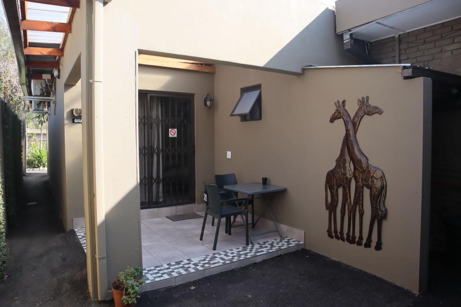 Bosveld In Die Stad 2 Guesthouse Албертън Екстериор снимка