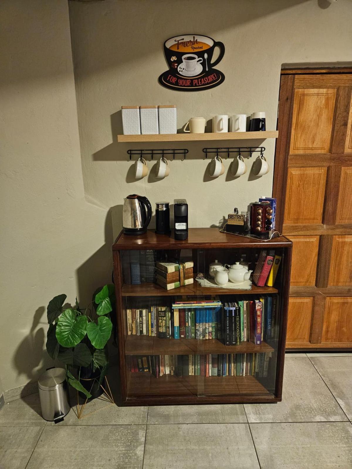 Bosveld In Die Stad 2 Guesthouse Албертън Екстериор снимка