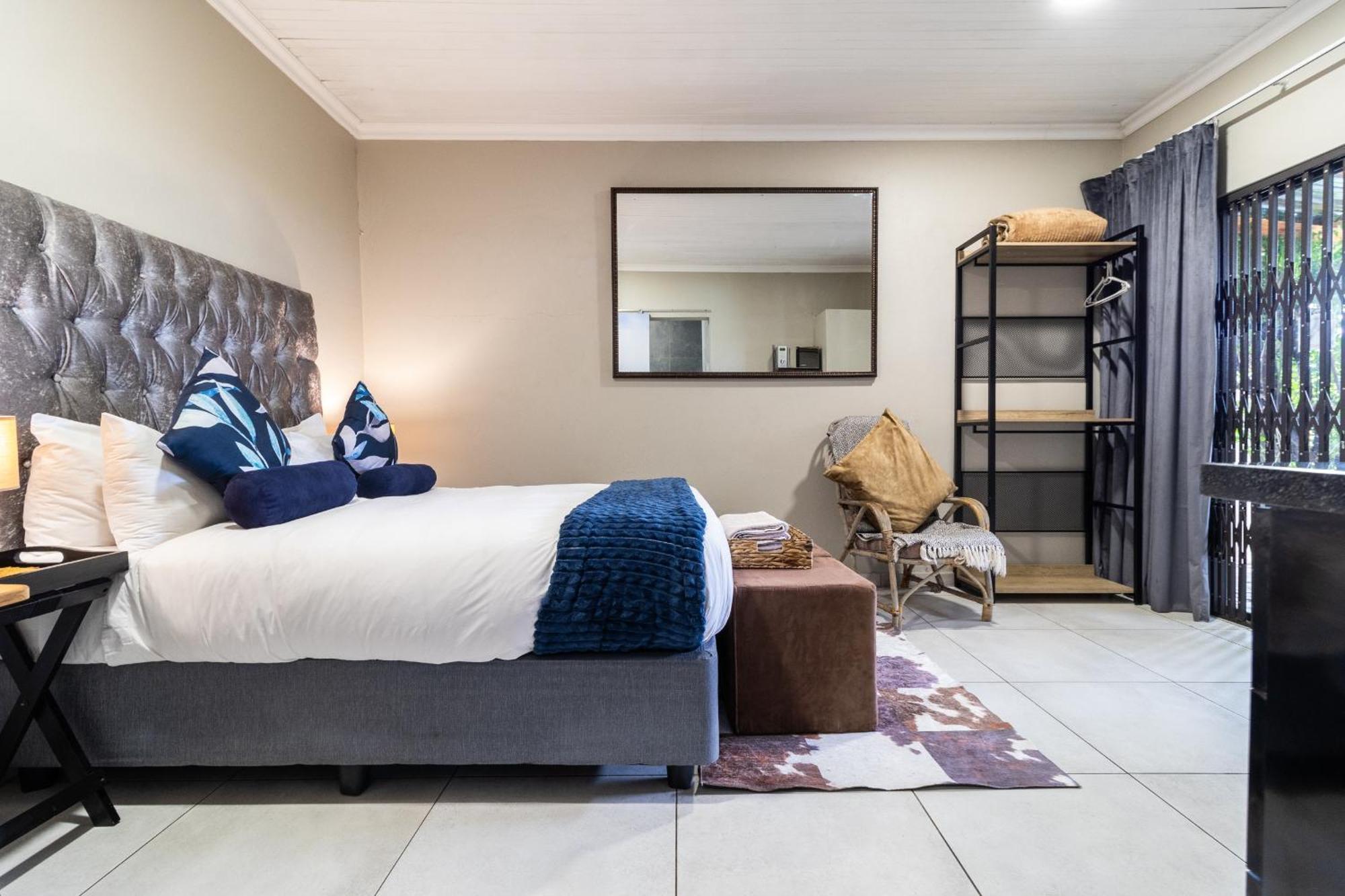 Bosveld In Die Stad 2 Guesthouse Албертън Екстериор снимка