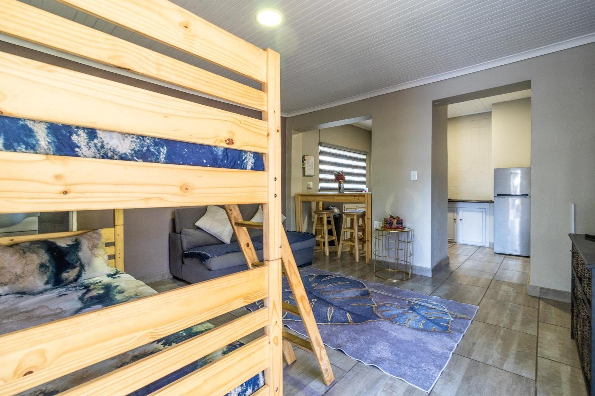 Bosveld In Die Stad 2 Guesthouse Албертън Екстериор снимка